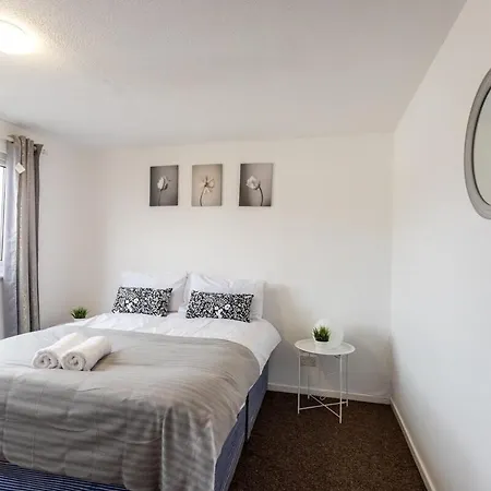 Holiday home October Disc - Long - Contractors Bristol