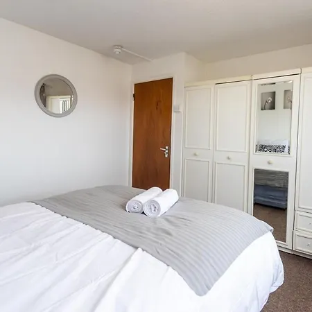 October Disc - Long - Contractors Holiday home *