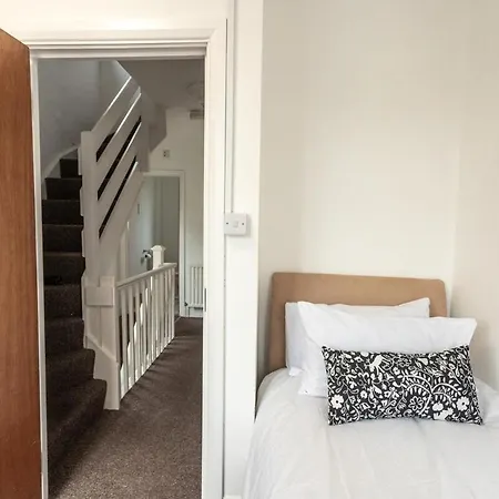 October Disc - Long - Contractors Holiday home *