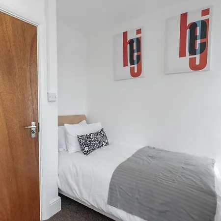 October Disc - Long - Contractors Holiday home Bristol